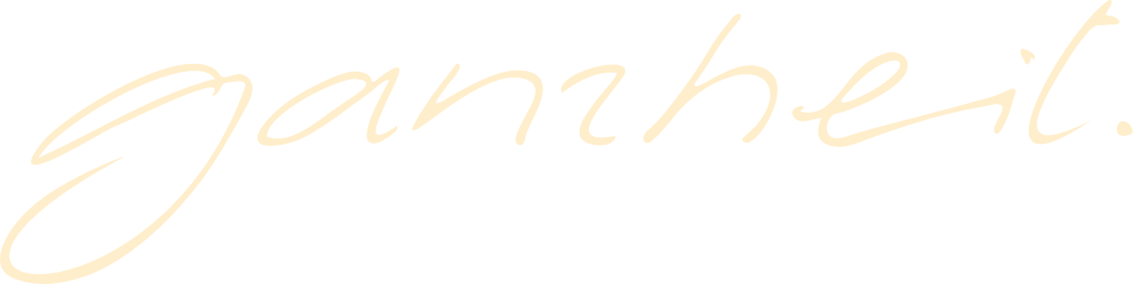 Logo von der Praxis Ganzheit in Chur, spezialisiert auf Faszientherapie, Zyklusberatung, Ernährungsberatung und ganzheitliche Schmerzbehandlung.